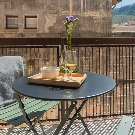 Apartment Volta Square With Terrace By Rent *