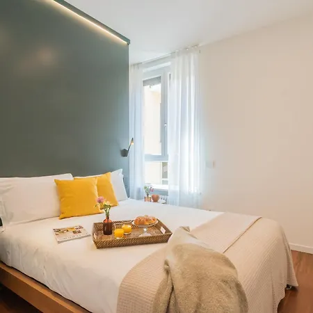 Volta Square With Terrace By Rent *