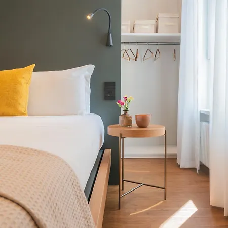 Volta Square With Terrace By Rent Apartment