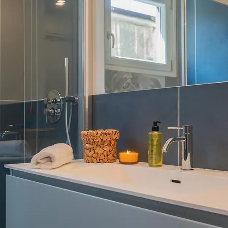 Volta Square With Terrace By Rent *