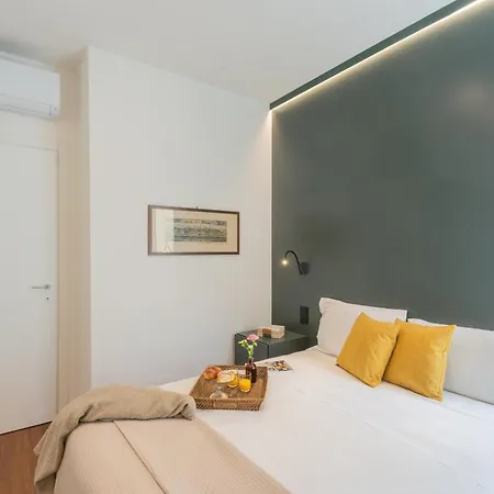 Volta Square With Terrace By Rent * Como