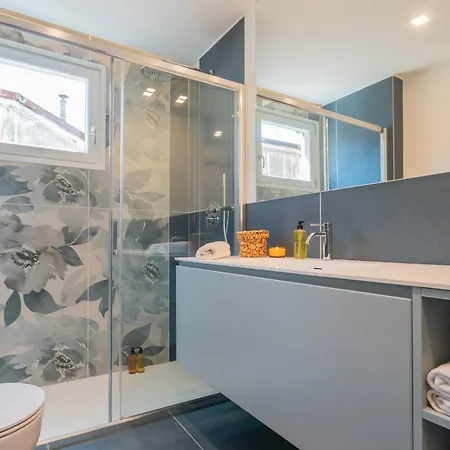 Volta Square With Terrace By Rent Apartment