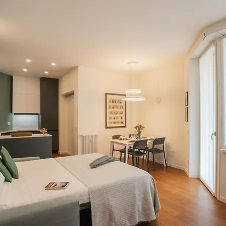 Apartment Volta Square With Terrace By Rent *