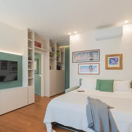 Volta Square With Terrace By Rent Apartment Como