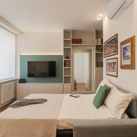 Apartment Volta Square With Terrace By Rent Como