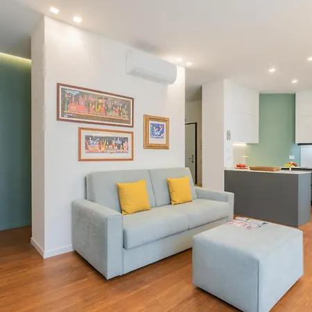 Volta Square With Terrace By Rent Apartament Como